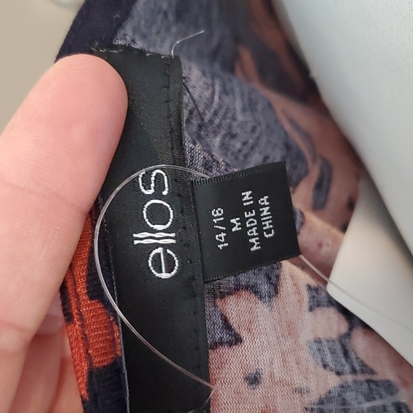 Vibrant Navy floral tunic (NWT) - Picture 4 of 4